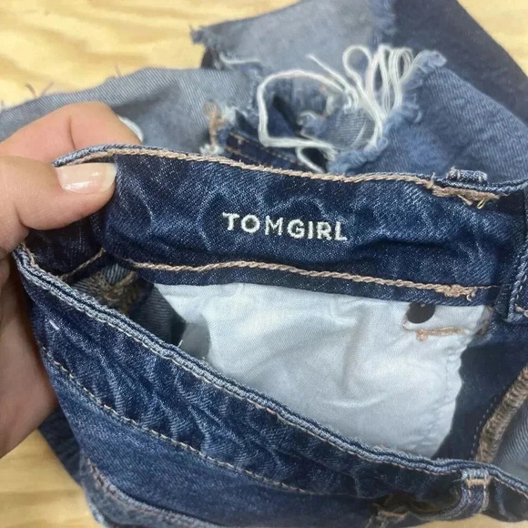 American Eagle TOMGIRL Denim Short Women’s Size 4 Raw Hem Distressed - Picture 7 of 13